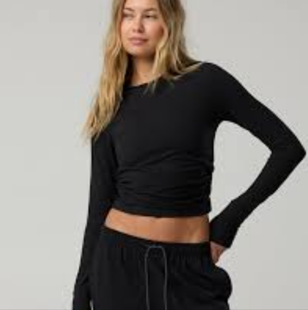 OFFLINE BY AERIE Black Long Sleeve Crop Top Seamless Ribbed Hems Sz L Casual